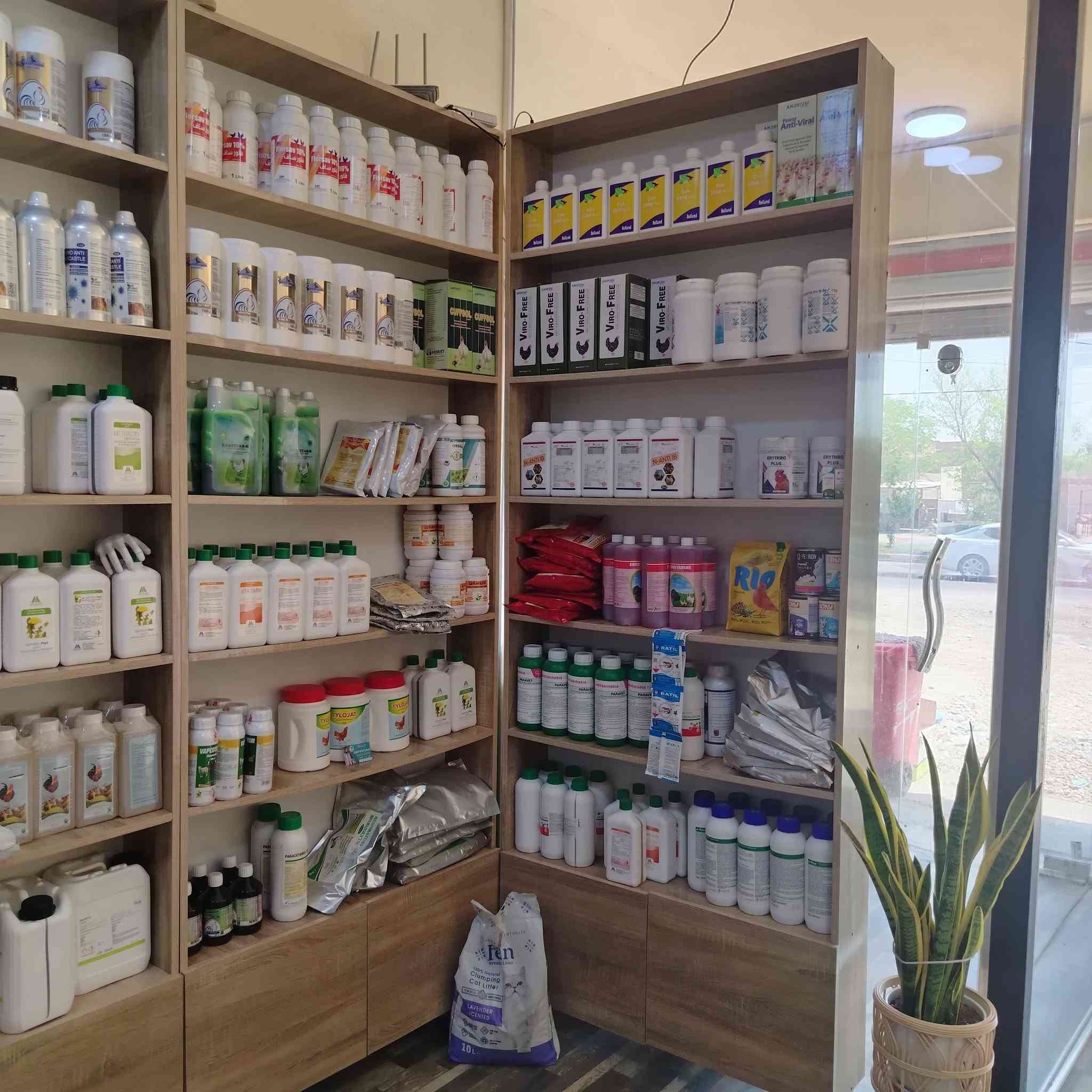 🐔 صحة دواجنك هي أساس نجاح مشروعك! 🐔

​هل تبحث عن رعاية طبية متكاملة وموثوقة لقطيعك؟

عيادة المحسن لأمراض الدواجن هي خيارك الأول لضمان بيئة صحية وإنتاجية عالية لمشروعك. 🌟

​نحن نقدم لك "رؤية مختبرية وحلول بيطرية" متطورة تحت إشراف متخصصين، لضمان التشخيص الدقيق والعلاج الفعال للحفاظ على سلامة دواجنك.

​ماذا نقدم لك في عيادة المحسن؟

🔬 فحص شامل ومختبري: تشخيص مبكر ودقيق لأي أمراض أو مشاكل صحية.

💊 أدوية بيطرية مضمونة: توفير أفضل العلاجات الفعالة والمطابقة للمواصفات.

💉 لقاحات موثوقة: برامج تحصين متكاملة لحماية قطيعك من الأوبئة والأمراض.

​لا تترك صحة قطيعك للصدفة، نحن هنا لدعمك وتقديم الاستشارة والحلول اللازمة! 👨‍⚕️👩‍⚕️

​📞 للتواصل، الاستفسار، أو حجز موعد:

*********** (متوفر اتصال وواتساب)

​📍 العنوان: [قم بكتابة عنوان العيادة هنا]

​#عيادة_المحسن #أمراض_الدواجن #طب_بيطري #دواجن_العراق #تربية_الدواجن #علاج_دواجن #لقاحات_بيطرية #بيطرة
