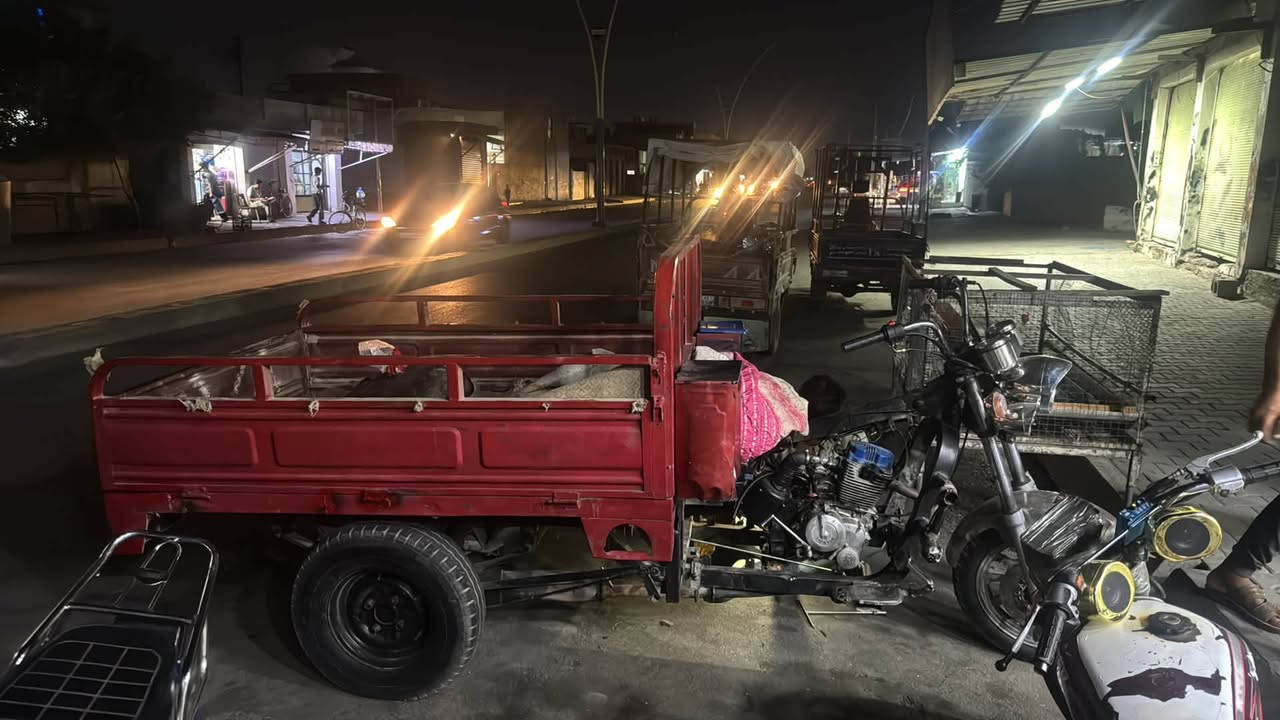ستوته  كدام العين محرك شغال  فول كهربيات
رايده ٧٢٥    وبيه مجال حك الجيه  

تجي اشوفه بعينك رقمي ***********

ما متواجد على فيس 

بس جدر البانزين بيه مزروف يعني يلحم
