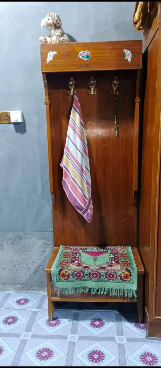 سلام عليكم توجد غرفه نوم خشب عراقي حطاطه السعر 550 وبي مجال ***********
