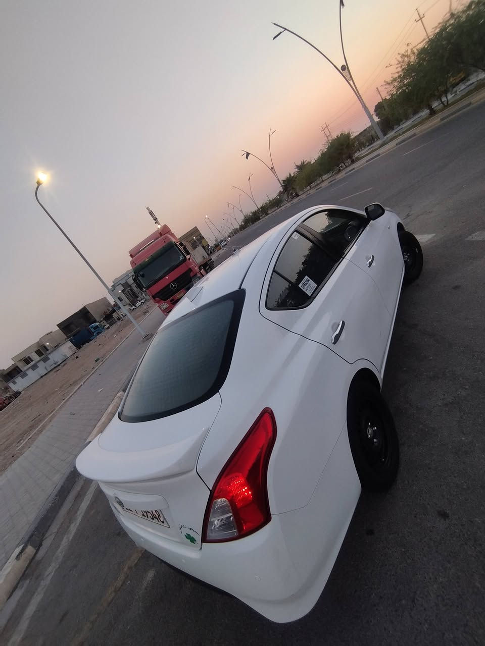 بيه طخه بلباب مامصلح موضع بلصوره وزلغ بلباب ثاني وطعجه خفيه كلش فوك البكلايت ولباقي مكفوله
سلام عليكم نيسان صني 25

سياره ماشيه 23 بعدهي جديده
مدوشمه عامه
كشنات ارضيه وسترين 
وكاله بسمي بسم الاعتماد 
مكان البصره الزبير 
 *********** رقمي  السعر 122
