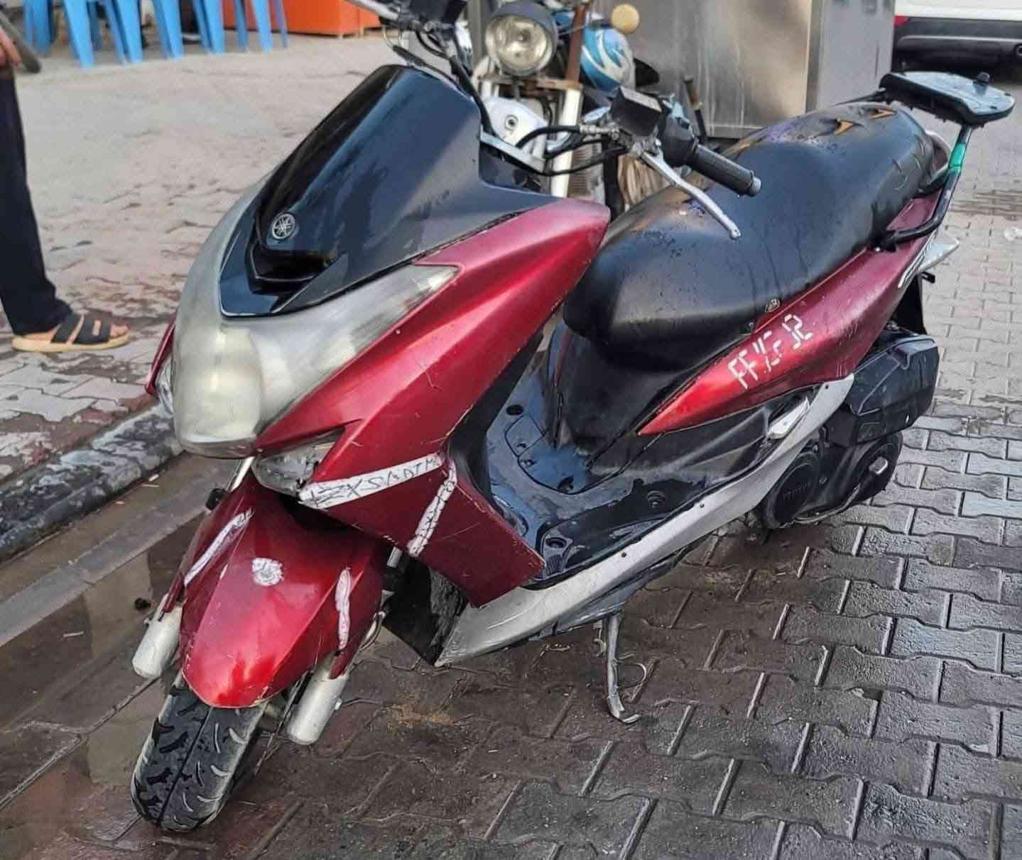 السلام عليكم شباب، دراجة ياماها ماجسته اس ياباني حجم المحرك 155cc، الدراجة نظيفة ومال جناي وجاهزة تطلع بيهه وين ما تريد.الموديل 2017 ماشية 75,000 كم لونها ماروني  المكينة مفتوحة  نكرة سلف، شلعة ومعدل وعزم ما شاء الله ، لا بيهه تدخين ولا تنقيص دهن.تايرات جدد وتوخم نظيف، والبريكات الأمامي والخلفي اثنيناتهن تمام وشغالات 100%. الكهربائيات كلها شغالة بالكامل ومابيهه أي نقص، ومشدود الها لايت زنون قوي.الدراجة مداراة حيل، الدهن المستخدم بيهه أمزويل الأصلي، وماي الرديتر موتل الأصلي سعرها مليون (1مليون) وبيها مجال بسيط للشراي //مكان النجف الاشرف _كوفة للتواصل: راسلني واتساب فقط على الرقم *********** أو راسلني على الخاص ماسنجر وأهلاً وسهلاً بالجميع.
