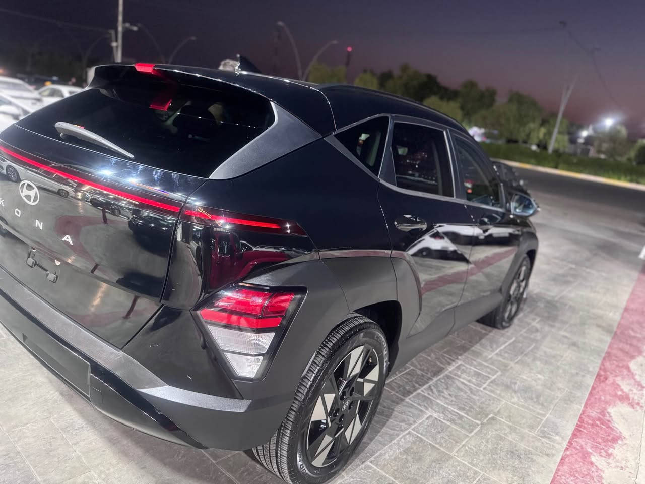 Hyundai kona 2024 
هيونداي كونا 2024
اسود ملكي
فول ماعدا فتحة 
بدون دواخل بدون اي ايرباكات كلها سليمة
حادث خفيف جدا نص قطعة صبغ
فول ال اي دي شاشات 
جديدة جدا بيع سريع
اربيل / شركة الوتين
موبايل ***********
موبايل ***********
واتساب اجاوب او اتصال
السعر 158$ أربيل, العراق
