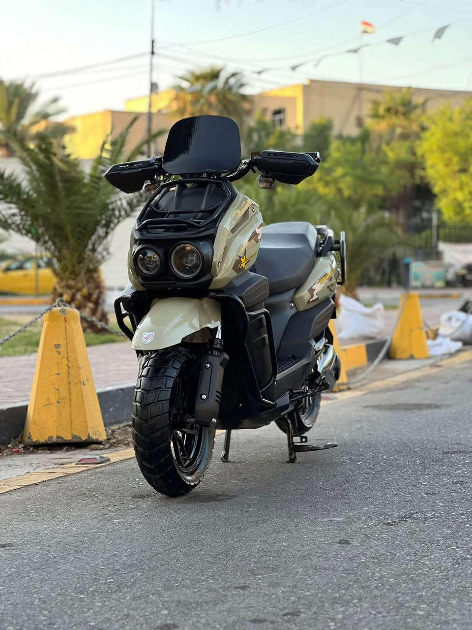 سلام عليكم شباب دراجه شحن للبيع نوع اباتجي وكاله حيدر نيار دراجه مستخدمه خمست أسابيع دراجه بطاريه مالتها ليثيوم 40 أمبير اصليه دراجه بعدها وكاله كفاله عامه ع فحص تجي وتفحص وشوف بعينك كامله وجاهزه من كل نواحي شلعه  
معدل فول 

مواصفات 

النوع اباتجي جبلي 
مده استخدم شهر وكم يوم 
البطاريه ليثوم 40 أمبير فوسفات الحديد اصليه 
تمشيك بل شحنه وحده 85كيلو 
السرع 1.2.3 ونمره رابعه S يعني دراجه اربع نمر
 دبل اشاره 
نمره R رجوع لخلف 
شاشه تاب تعرض لك كل عطل أن وجد
أطارت جبليه 
بريكات دسكات دهن هدروليك 
شاحنه اصليه ذات الشحن سريع ويقاف ذاتي 
جهاز انذار السرقه
تشغيل عن بعد 
تشغيل كارت وسويج وبصمه 
قفل استيرن 
لونها مميز كلش 
السرعه 90 حقيقي معا الوزن  
بعد بيها مواصفات تخبل 

اي استفسار اتصال. 

***********
مكاني بغداد
