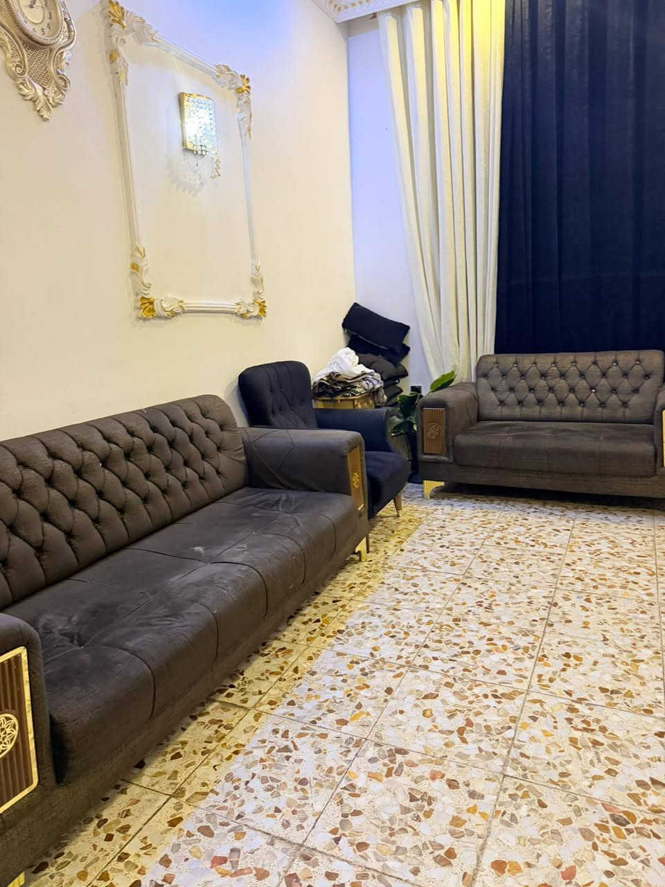 تخم 10 مقعد
السعر 400 وبي مجال 
مكلف بالنشر اتصل على رقم ***********
العنوان بغداد الامين الثانية
