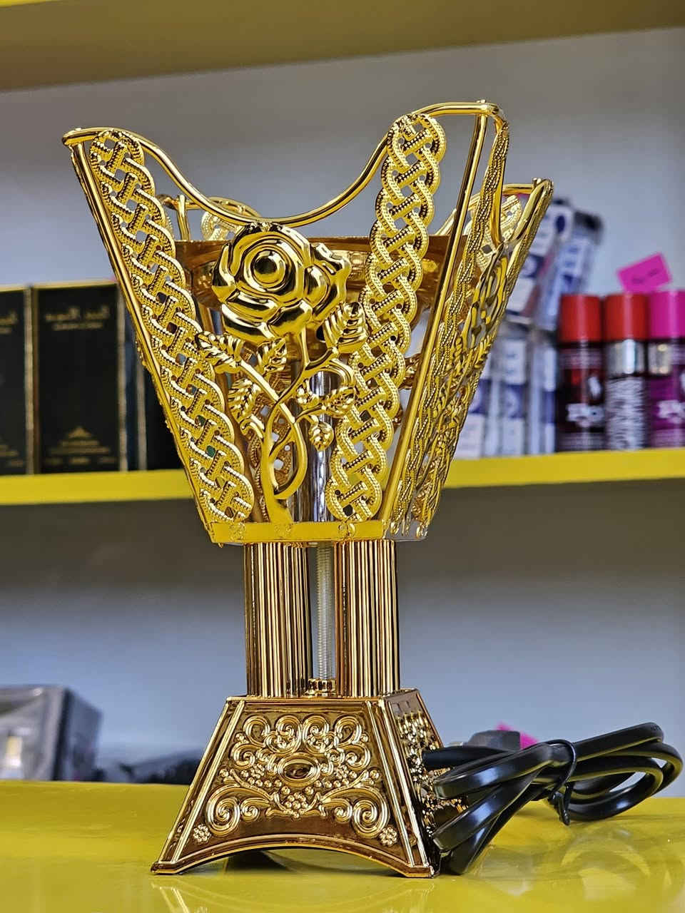 مباخر تتوفر تشكيلة متنوعة من المباخر، بما في ذلك مباخر بتصميم الكعبة المشرفة ومباخر كريستالية. سنتر الياقوت لتجهيزات وهدايا الحج والعمره يرحب بكم في - الخالدية - شارع الروضه مقابل مدرسة الجنائن المعلقة للبنات - قرب استوديو الذكريات // للتواصل والاستفسار ( *********** )

