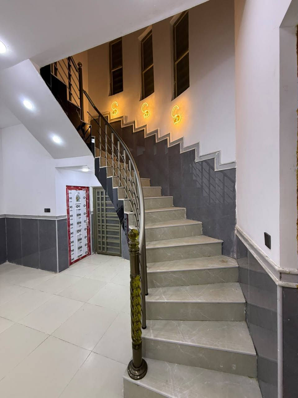 🏡 مشتملات للبيع

**بناء حديث 2026 | درجة أولى **

📐 المساحة: 125م مربع للمشتمل الواحد
📍 ركن وصفّة
📜 طابو صرف
💧⚡ خدمات كاملة

🏠 يتكون المشتمل من:
🛏️ غرفة نوم
🛋️ صالة
🏡 ديوانية
🍳 مطبخ حار وبارد
🚿 حمام
🛋️ صالة مفتوحة

💰 السعر: 60 مليون دينار للمشتمل الواحد

🔥 بناء جديد • تصميم مميز • خدمات كاملة • جاهز للسكن

📞 للشراي والاستفسار والحجز:

***********
***********
***********

🏢 مكتب نبض الأمير للعقار والمقاولات
#مشتملات #بيوت #مقاولات #بناء #لايك #اكسبلور #تعليق #تفاعل #ميسان #العراق #مقاول
