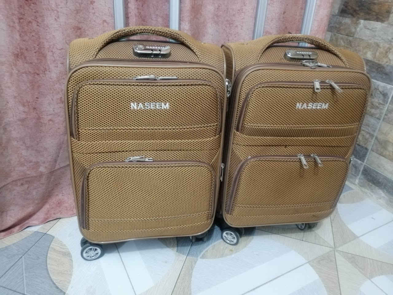 حقائب سفر نظيفات للبيع ٥٠ ألف وبيها مجال الحرية ***********
