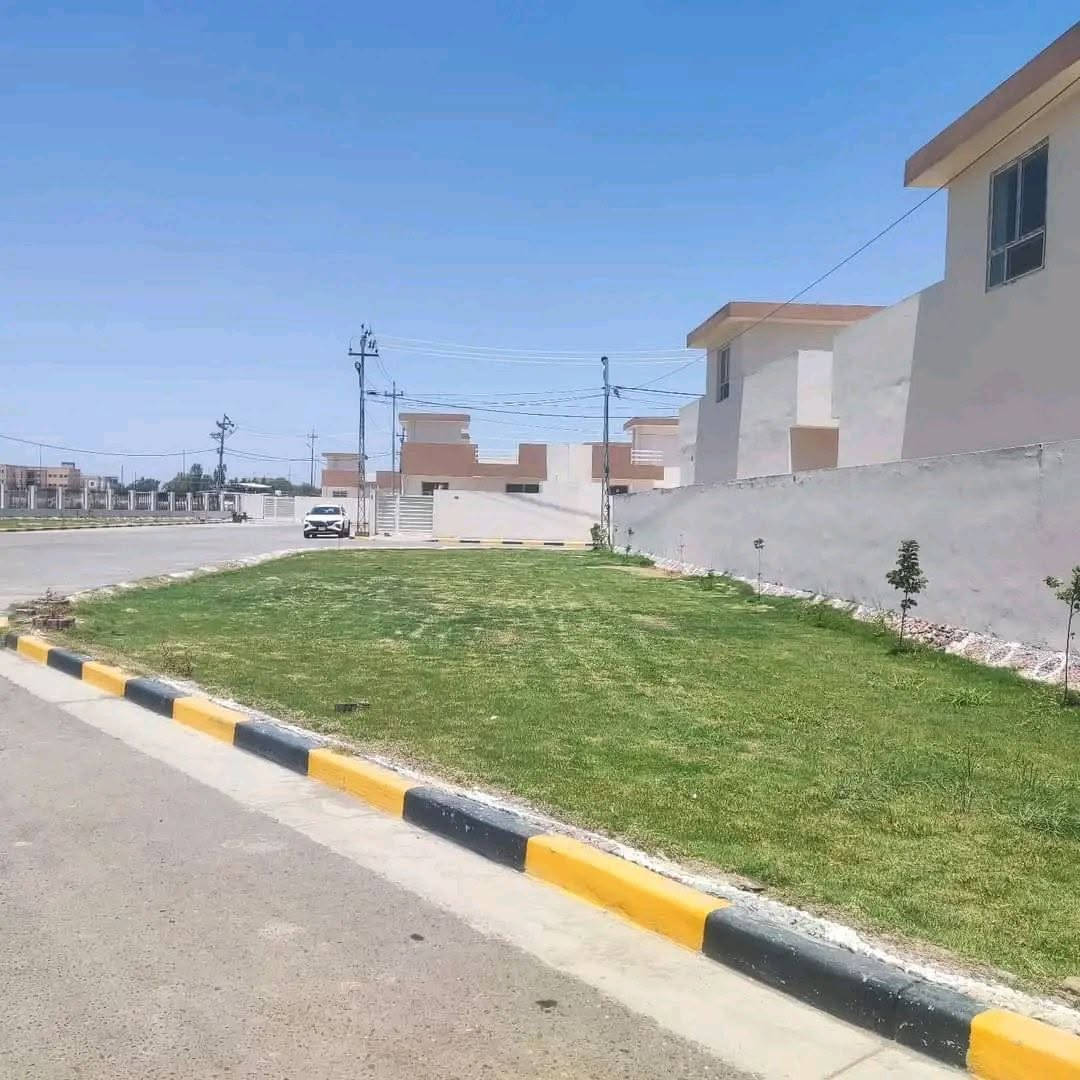 السلام عليكم
 متوفر بيت للإيجار في مجمع الصفوه 
مساحته 200 م غرفتين نوم وصاله واستقبال ومطبخ ومجمعات صحيه وكراج وحديقه
قيمة الايجار 400
 للاستفسار :*********** اتصال/واتساب📞
