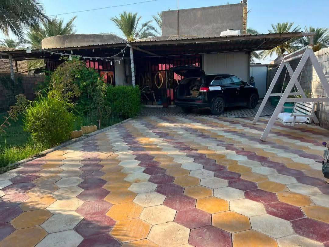 بيت للبيع المساحة ٨٠٠ متر يحتوي على غرفتين وحده٤×٦ والثانيه ٤×٥ صاله ١١×٤ والاستقبال ٩×٤ والمطبخ البارد٥×٦ و المطبخ الحار ٢×٤ وصحيات داخل البيت وخارج البيت والحديقه امامية وخلفيه + مخزن خارجي بناء طابوق +رباط ارضي وسقفي جاهز من الكهرباء والمي الأسأله طابو زراعي سند ٢٥ تحويل مباشر
ع طريق سومر والدغارة  ويبعد ع الشارع العام ١٠ مترات الاستفسار ***********
بيت للبيع المساحة ٨٠٠ متر يحتوي على غرفتين وحده٤×٦ والثانيه ٤×٥ صاله ١١×٤ والاستقبال ٩×٤ والمطبخ البارد٥×٦ و المطبخ الحار ٢×٤ وصحيات داخل البيت وخارج البيت والحديقه امامية وخلفيه + مخزن خارجي بناء طابوق +رباط ارضي وسقفي جاهز من الكهرباء والمي الأسأله طابو زراعي سند ٢٥ تحويل مباشر
