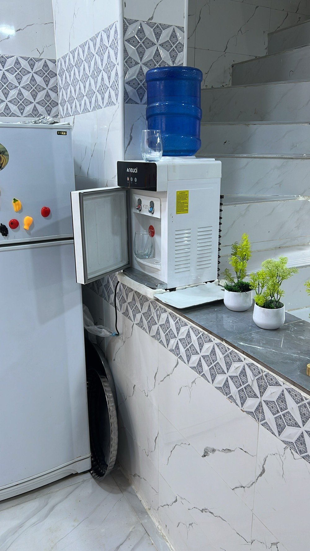 🏡 للبيع دار  طابو زراعي – موقع مميز جدًا النجف الأشرف

📍 الموقع: مقابل ملحق قرية الغدير، عمود 314، وتنزل وي سياج المطحنة.

📐 المساحة: 150 متر.



🏠 تفاصيل البيت:

• سقف صب كونكريت وأساس صب.

• صالة واستقبال.

• مطبخ.

• غرفتان.

• صحيات داخلية وخارجية.

• قريب جدًا من شارع الصب.



📑 التفاصيل القانونية:

• البيت مشمول بالتطويب.

• يوجد إقرار من صاحب الأرض باسمي.

• يوجد إقرار محكمة.

• توجد ميزانية كهرباء.

• محولة كهرباء قريبة جدًا من الدار، والكهرباء قوية.



✨ المنطقة راقية وهادئة، والجيران غير موجودين مقابل البيت، مما يوفر خصوصية وموقعًا مميزًا.
📞 للاستفسار الاتصال على ***********

السعر 72 مع المجال 

ملاحظة البيت بي اقرار من صاحب الارض سند ٢٥ حق التصرف