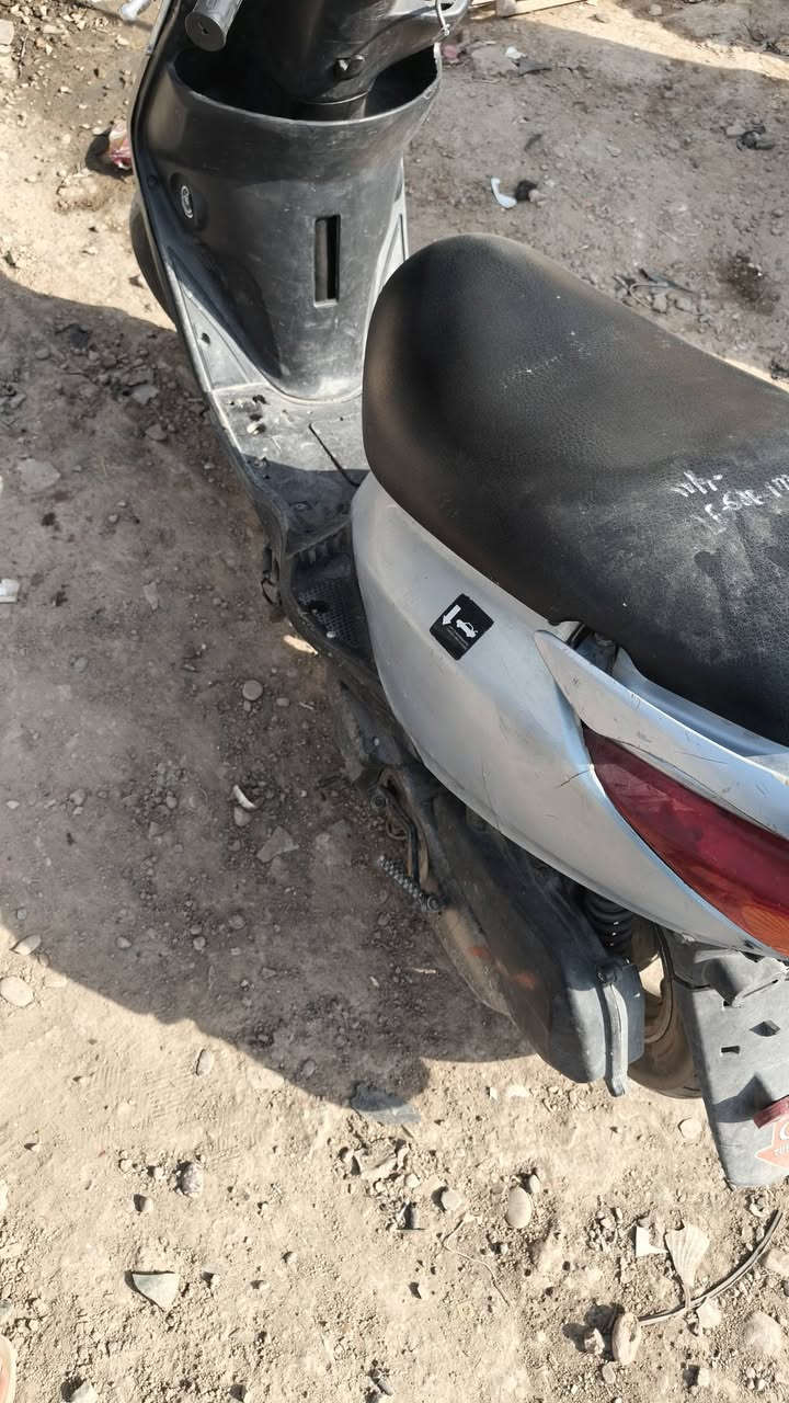 دراجه بريز 140 مجفته ونعومه كهربائيات هندر وسلف كله شغاله دراجه وراق
سعر 550 وبيه مجال ***********
