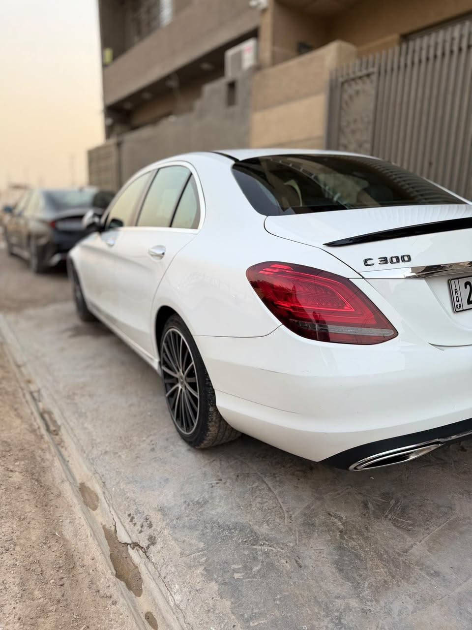 C300 ٢٠٢١ • ٤٢ ألف ميل • حادث بالباب