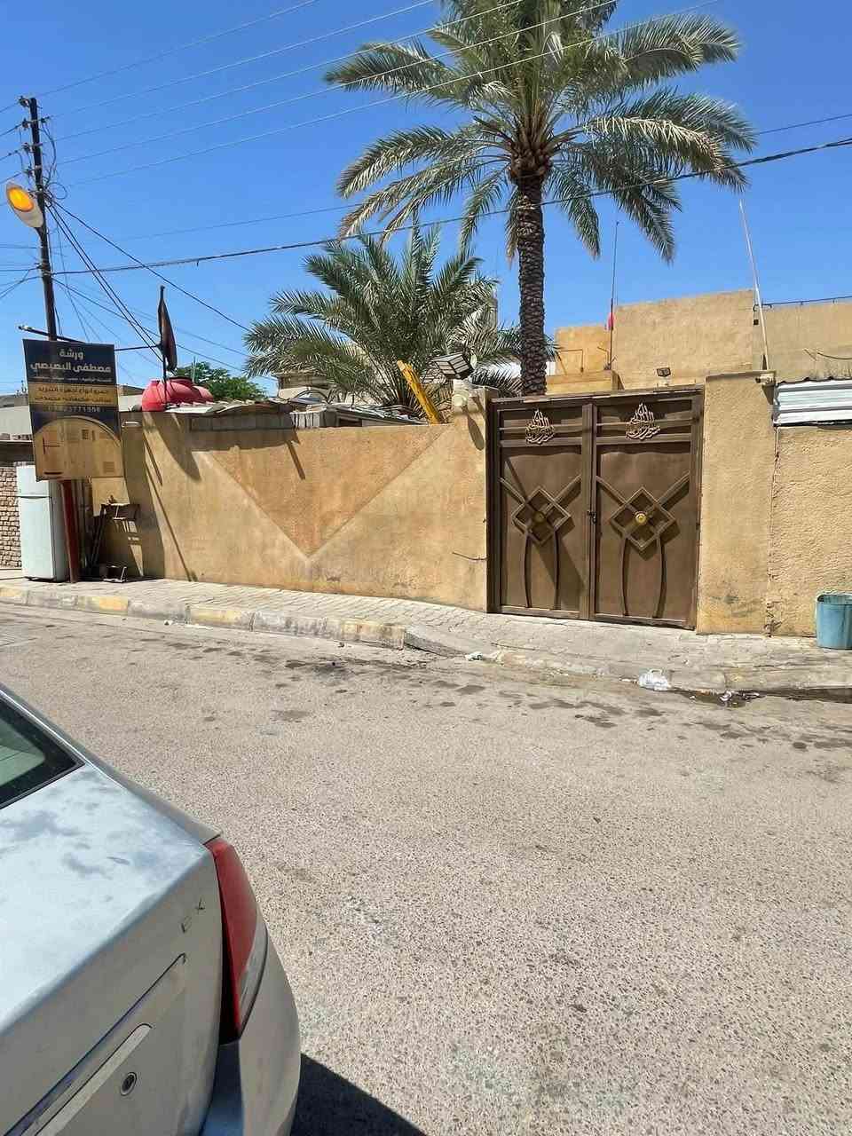 ‏ الدار للبيع ￼￼ في كربلاء حي العسكري قطاع 13
‏المساحة 261 م طابقين 
‏ استقبال + صالة +غرفة نوم+ مطبخ حار بارد + حمام خارجي + حمام داخلي + 
ال‏طابق الثاني غرفة نوم 2+ صاله+ حمام + 

‏￼ اتصال***********
