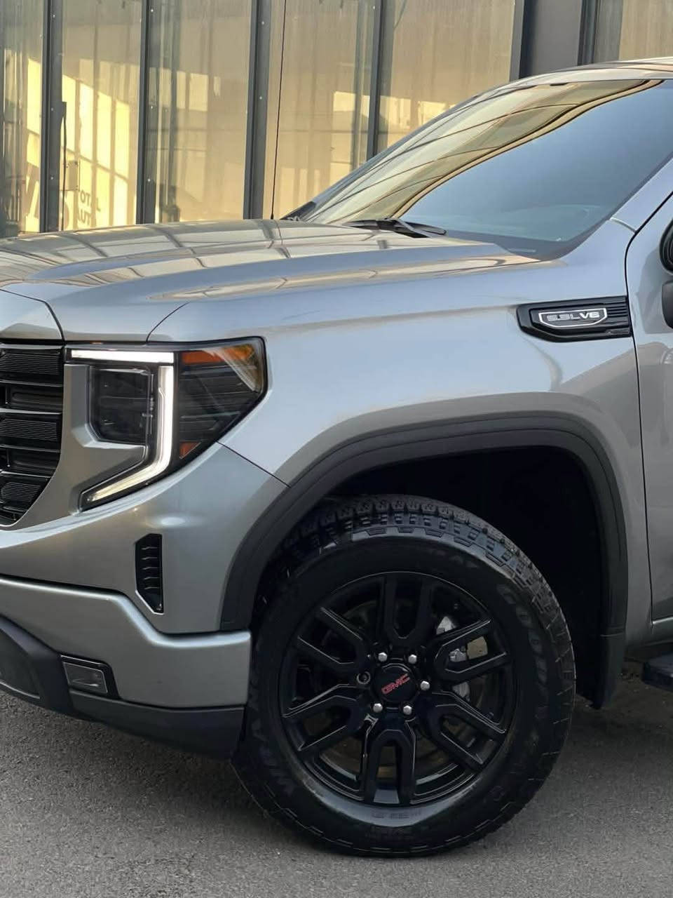 GMC SIERRA ELEVATION X31 OFF ROAD 5.3 V8
*********** 

جمسي سيرا 2023 الفيشن 
رقم السلیمانیە
محرك  v8 5300
فول مواصفات 

داخل شكل الجديد

شاشه كبيره 
بصمه تشغيل 
بصمة ابواب 
تشغيل عن بعد 
باب طويل المرغوب

 محرك V8 5.3 
اوتو ستارت 
شاحن واير ليس

ويل كب 
لايت لد زنون 
بروجكتر زنون 
شاشه كاميرا 

السعر 38500$ قابل للتفاوض 

***********
