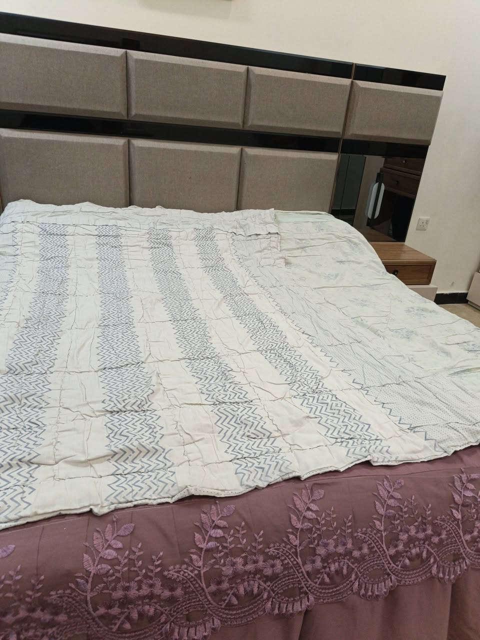 السلام عليكم هاي غرفه لبيع والله هو جديد بس اني راح اشيل مكان اصغر سعر مليون ***********
