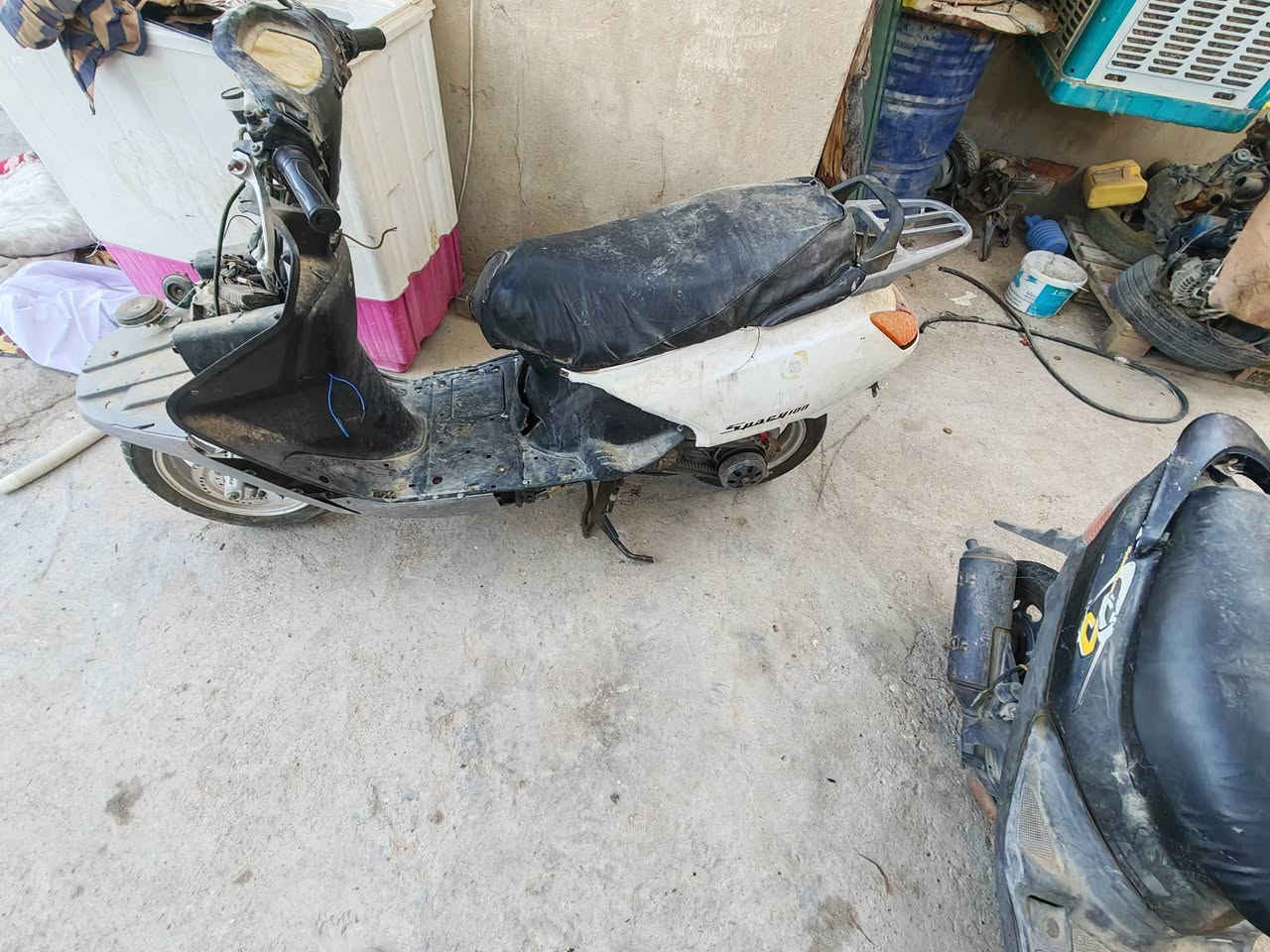 سلام عليكم دراجة سبيسي ماليزي كوم حديد ٢٠٠ وبيها مجال اتصل عل رقم ***********
