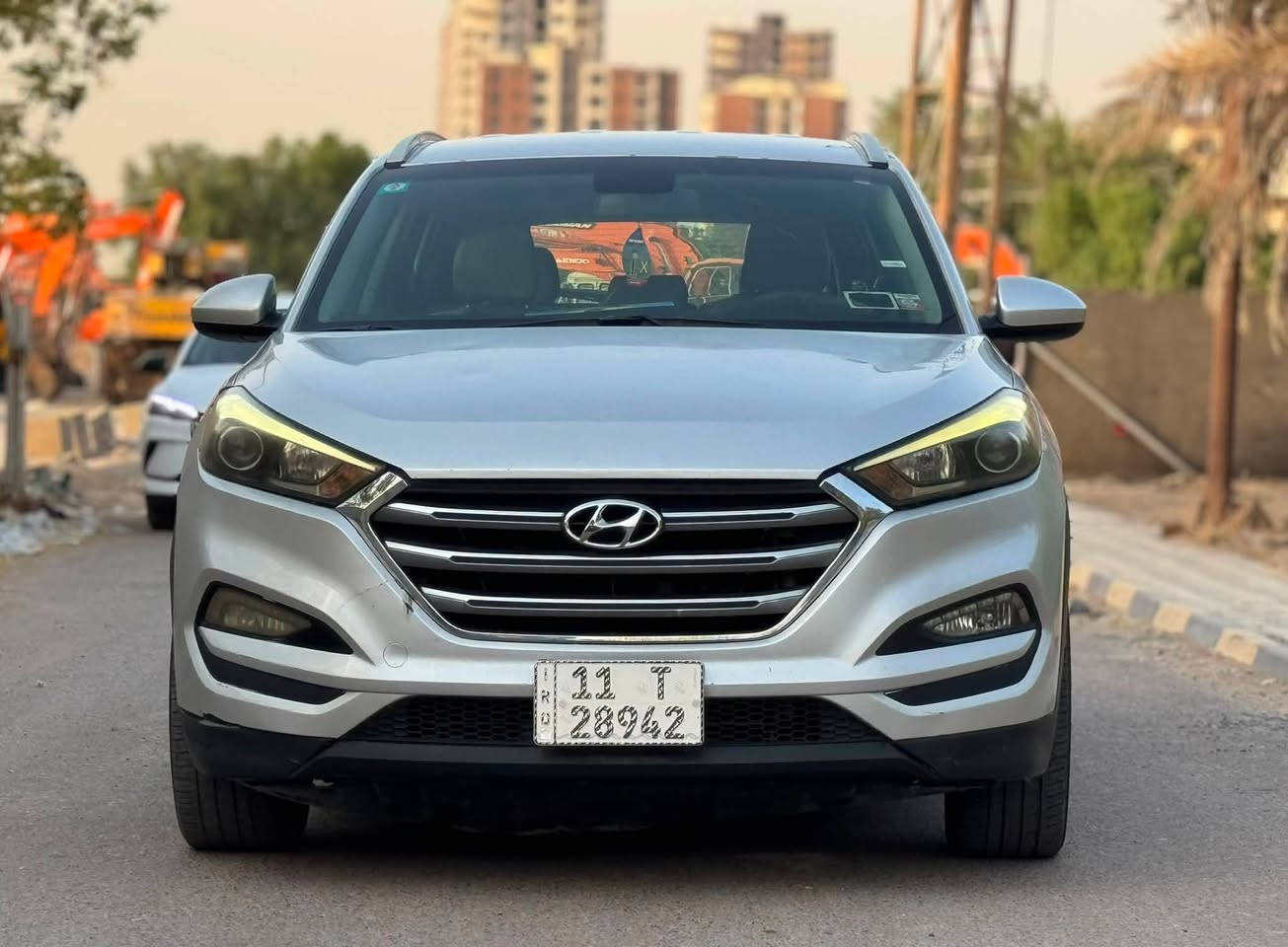 السلام عليكم 
توكسان موديل 2018 
ماشية 88 ml
سنويه لل2031
حادثها جاملغ وبنيد ومنزل صور الحادث وسونار داخل المنشور 
كشونة تدفئه + كشن كهرباء
فول تحكم ستيرن 
نضام درايف مود 
وبقية المراصفات المعروفه 
سياره جاهزه وبدون اي نقص 
السعر / 137
العنوان / سيديه / بغداد
للأستفسار / ***********
