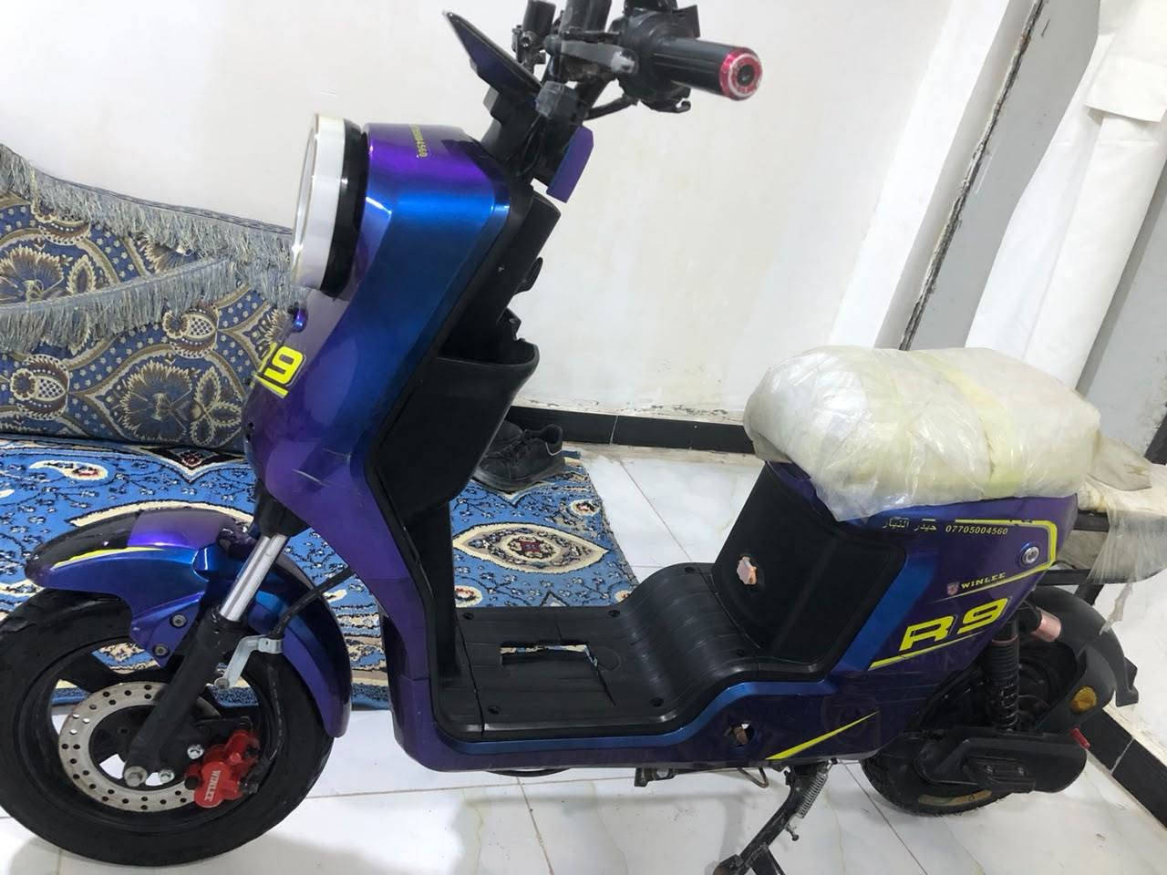 السلام عليكم دراجه جديده للبيع موديل 2025 كهربائيات شغاله مكان الزبير سوق سوادي جديده السعر 325 وبيها مجال رقم الهاتف ***********
