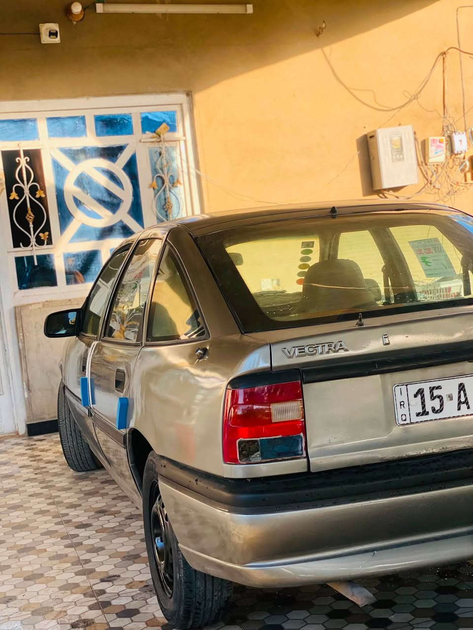 ياالله السلام عليكم اوبل فكترا للبيع رقم انبار نكليزي شرط تحويل ثاني يوم موديل 1993 حجم18دوش المرغوب شرط كير ومحرك  سياره مصبوغه جماليه بدون ضربه بدون قطره خياس تخم تاير جديد 🆕 صدر جديد 🆕 كهربائيات كلها شغاله كيجات كله شغال داخلها نضيف سياره بدون نقص نص نكره ترايك200 سياره ناعمه بشكل بالواقع احلى من صور سعرها 28وبيها مجال للشراي مكانها صلاح الدين قضاء الضلوعية للاستفسار اتصل وبيك خير وتدلل***********☎️بي وتساب
