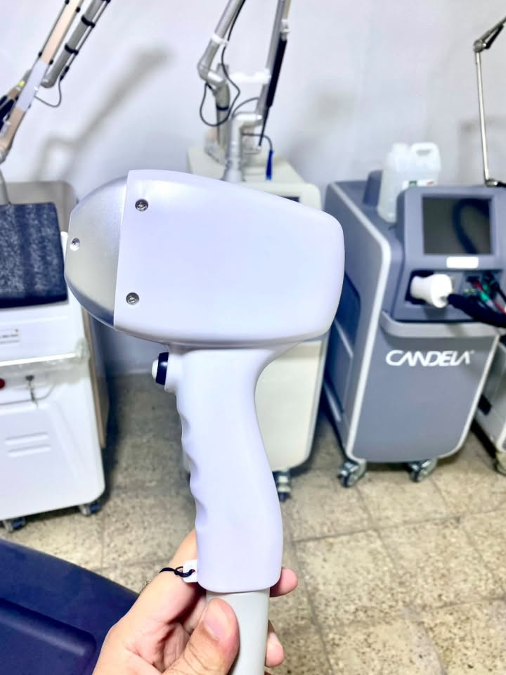 CANDELA MIX LASER
HAIR REMOVAL 

جهاز ازاله الشعر مع جميع ملحقاته مع بروب تحديد اللحيه والاماكن الضيقه 

الجهاز مستعمل ٢٠ يوم فقط 

ونتائجه من اول جلسه 

كورس الجلسات من ٤ الى ٦ جلسات 

وتبريد ثلجي يعمل على تقليل حراره الليزر لتكون الجسله أمنه ومريحه

تجيهز فوري 

وتدريب الكادر على استعمال الجهاز وتحقيق النتائج المضمونه  

للاستفسار مراسله الرقم عالواتس اب 

http://api.whatsapp.com/send?phone=9647763731617
