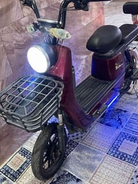 دراجة كهربائية • شحن • عمارة