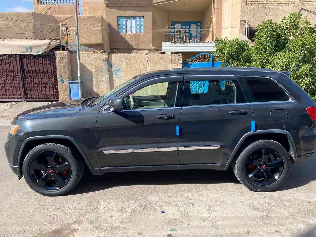 السلام عليكم 
جيب لاريدو للبيع موديل ٢٠١١ امريكي مكينه ٦ سلندر مكفوله من الفتح كير مكفول شواصي لغود مكلفولة بيها فقط صبع بنيد وجاملغ والباب عكس السايق نص صبغ ولباب لخلفي صبغ مواصفاتة بصمه بصمه ابواب كشنات كهرباء+كشنات جلد تحكمات استيرن كامره دواره شاشة جبيرة كار بلي سستم صوت تبريد ثلج  تخم تاير او ويل ٢٠ جديد تو ويل المرغوب السيارة خير من الله ممتعوبه رقم وسنوية جديدة  السعر ١٤٣ وبيها مجال بسيط عنواني بغداد حي العامل هاتف *********** 
بيع فقط
