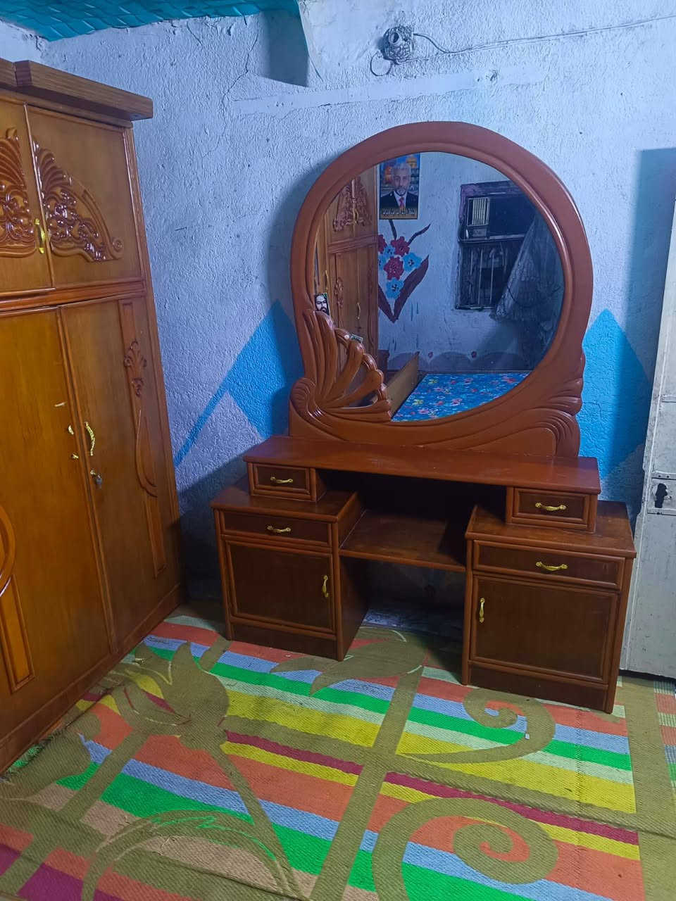 سلام عليكم عندي غرفه لبيع سعر 700بيه مجال قليل مكاني بغداد بل شعله قطاع سادس  هذا رقمي ***********
