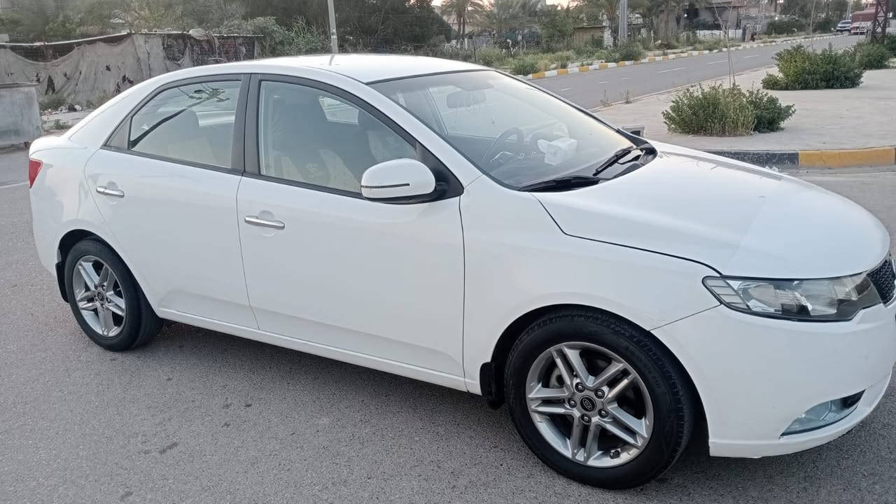 للبيع سيراتو مكينه الفين سياره نظيفه وبسمي مال جناي كير مكينه خير من الله مكفولات بيها جامرلغ خلفي صبغ السعر 98 وبيها مجال للشراي المكان بعقوبه التحرير للاتصال بلرقم ***********
