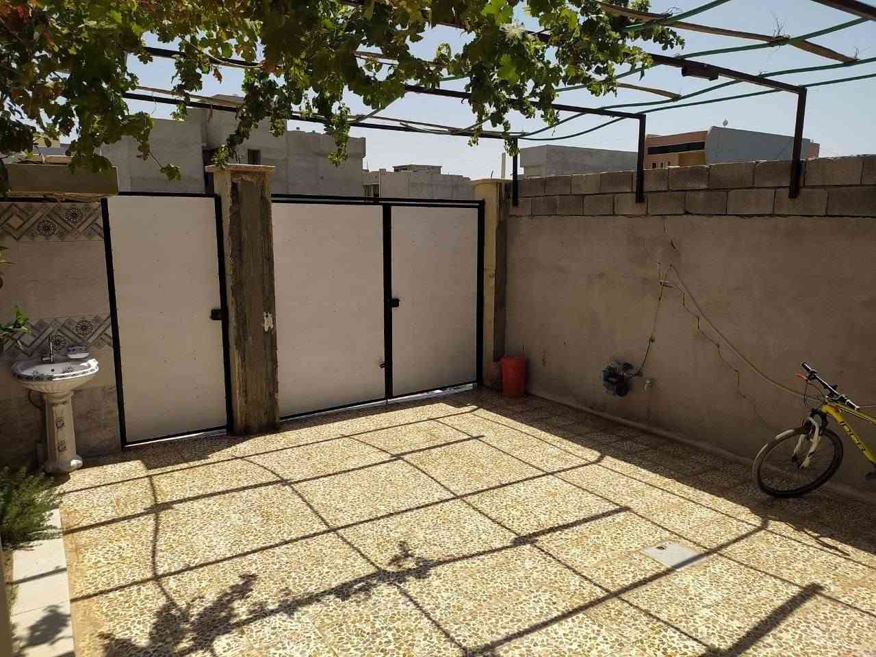 دار  للبيع حي الشيماء  جمعية الحدباء مساحه الدار 220م واجهه 11 طابق واحد بناء 2022 ثلاث غرف واستقبال ومطبخ حار ومطبخ بارد وحمام ومرافق 2 داخلي وخارجي وكراج وحديقه سعر الدار 120000000 مليون للاستفسار *********** موصل, نينوى
