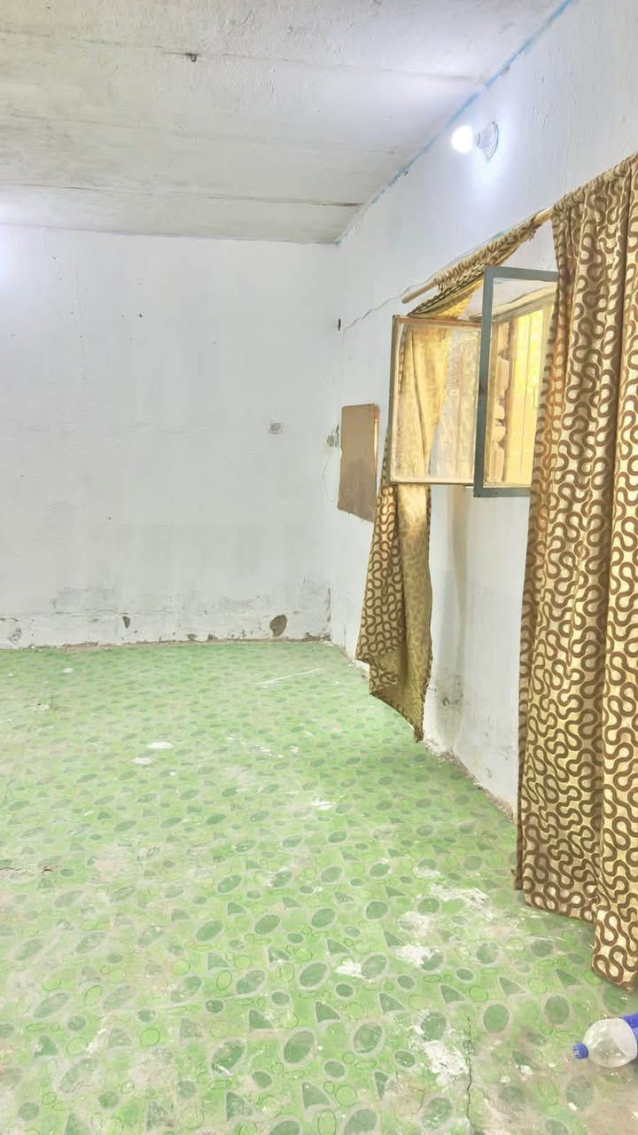بيت للأيجار في الاصمعي الجديد
لبيت حواسم ببو غرفه كامل صاله ومطبخ وغرفتين وصحيات وكهربائيات وماي ولبيت جبير سعر: 250 بي مجال بسيط 
رقم واتساب:***********

