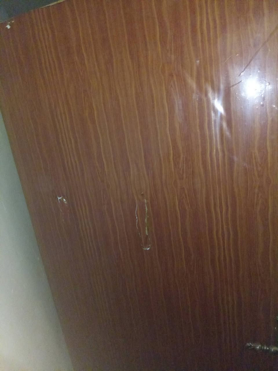 للبيع باب خشب نظيف
الحالة: الباب بحالة زينة ونظيف، ويوجد فيه كسر أو طق بسيط موضح بالصور بدقة.
​السعر: 60
​للتواصل والاتصال: ***********
