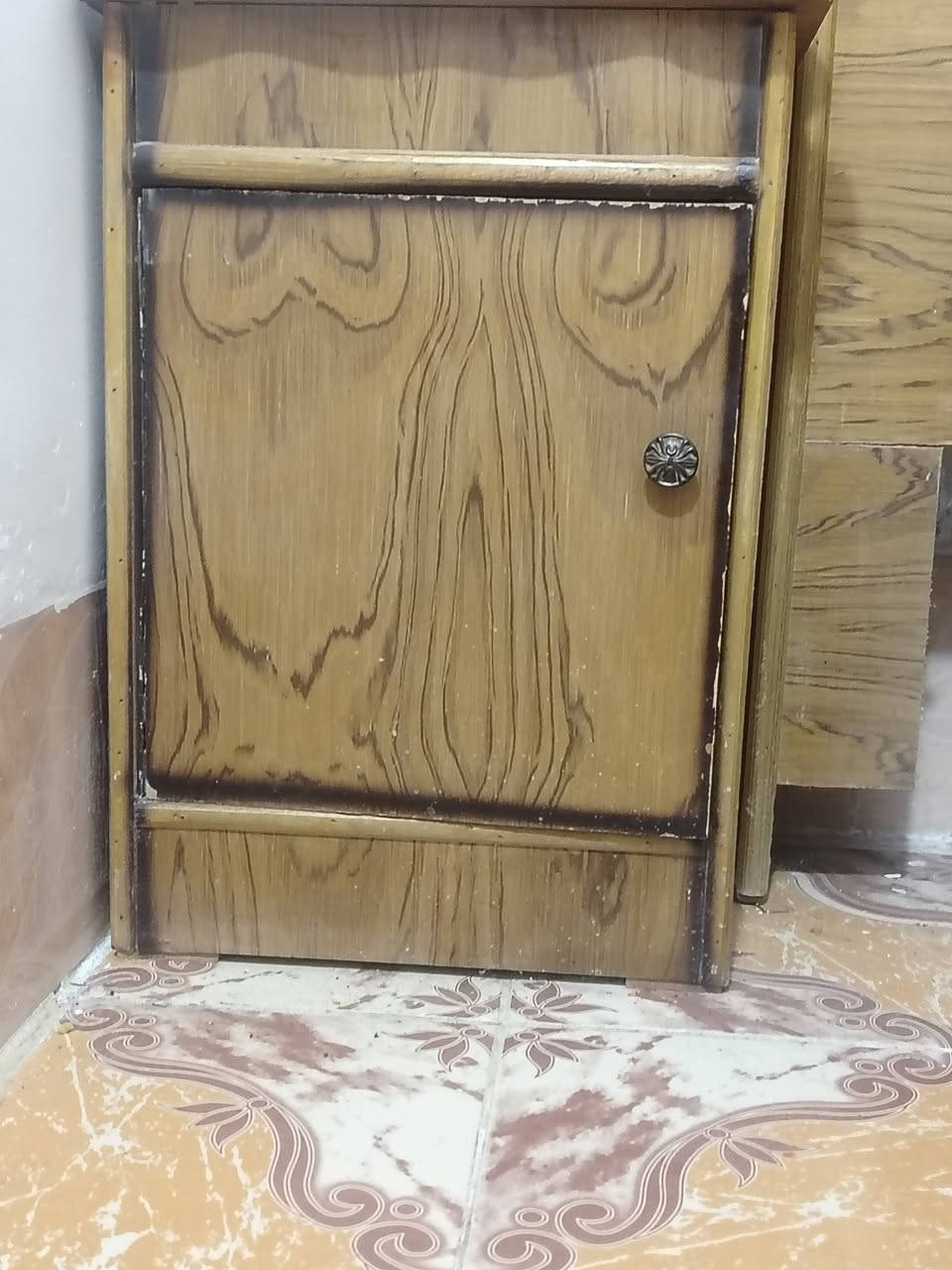 سلام عليكم غرفه البيع حلوه ومرتبه وما بيه كسر كامله ما نقصه شي المكان نجف السعر ٤٠٠وبيه مجال التواصل على الرقم ***********
