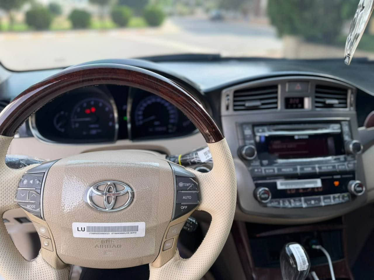 تویوتا ئە ڤەلۆن مۆدیل ٢٠١٢ قەباخ رەش KM 150,000 رۆشتووە و زۆر زۆر بە جوانی ماوەتەوە سەیارەکە ماسەفاتی خلیجیە سەیارەکە و لیمیتدە فوول فوول مواسەفاتە و ٤ تایەی لۆکی لە ژیرە و هە موو شتیکی بەشەرت و سەنەوی و رەقەم تازەیە و تازە کتابی جام رەشی بۆ کراوە  بە شەرتی گیرو مەکینە مەزبووتە و تەنها ٢ پەلە ساردی هە یە و ١ پەلە کارت هە یە و هیچی تری نییە سعری سەیارەکە ١٨٨$ گەلا و مەعامەلەیە و بۆ زانیاری زیاتر *********** السليمانية, العراق
