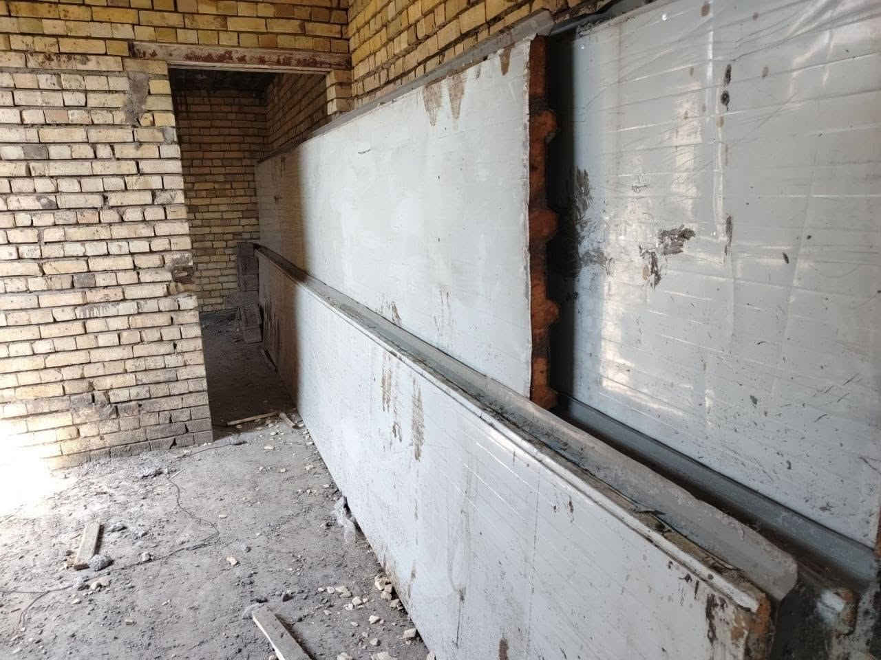 السلام عليكم سندوج بنل للبيع ٤ قطع طول الوحدة ٨ متر مكان حي الجهاد ***********
