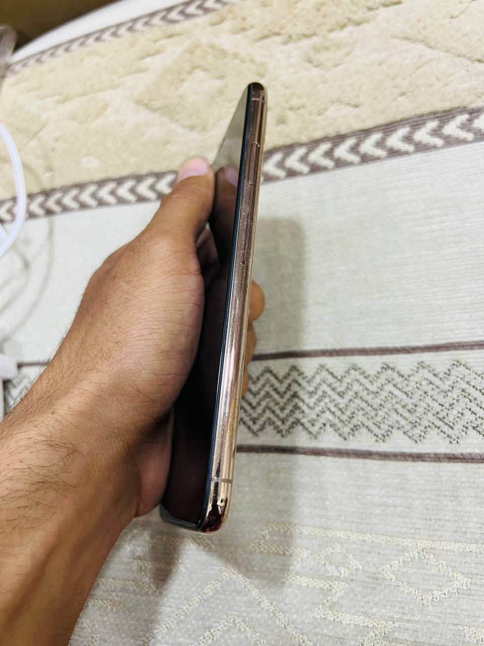 السلام عليكم 
لبيع جهاز جديد نضيف مامفتوح XS برو ماكس ع فحص بطاريته77ذاكره256سعره 300قفل مكاني بغداد الزعفرانية 
***********

نص مكتوب في الصور:
- 7:17 البطارية حالة البطارية والشحن رسالة مهمة حول البطارية حالة بطاريتك متدنية جدًا. يمكن أن يبدل أحد مزودي خدمة Apple المعتمدين البطارية لاستعادة الأداء والطاقة القصويين. العثور على خيارات الخدمة... الحد الأقصى للقدرة 77% هذا قياس لقدرة البطارية مقارنة بقدرتها عندما كانت جديدة. قد تتسبب القدرة المنخفضة بتقليل ساعات الاستخدام بين عملية الشحن والأخرى. أقصى قدرة للأداء تدعم بطاريتك حاليًا الأداء الطبيعي وقت الذروة. شحن البطارية المحسن للحد من استنزاف عمر البطارية، يتعلم الـ iPhone من عادات الشحن اليومية، بحيث ينتظر ولا يتجاوز 80% حتى يحين موعد حاجتك إلى استخدامه. الشحن بالطاقة النظيفية في منطقتك، سيحاول iPhone التقليل من البصمة الكربونية من خلال انتقاء وقت الشحن الذي تتوفر فيه كهرباء بانبعاثات كربونية منخفضة. يتعلم iPhone من عادات الشحن اليومية، بحيث لا يشحن بالكامل حتى يحين موعد حاجتك إلى استخدامه. معرفة المزيد...
- 7:17 8il.. رجوع حول الاسم iPhone إصدار iOS 18.7.10 اسم الطراز iPhone Xs Max رقم الطراز MT5Q2LL/A الرقم التسلسلي FK2XDASFKPHJ انتهت صلاحية التغطية القطع وسجل تاريخ الخدمة الأغاني 0 الفيديوهات 367 الصور 908 التطبيقات 29 السعة 256 غ.ب. متوفرة 194.33 غ.ب. Wi-Fi عنوان F8:38:80:59:D5:EA