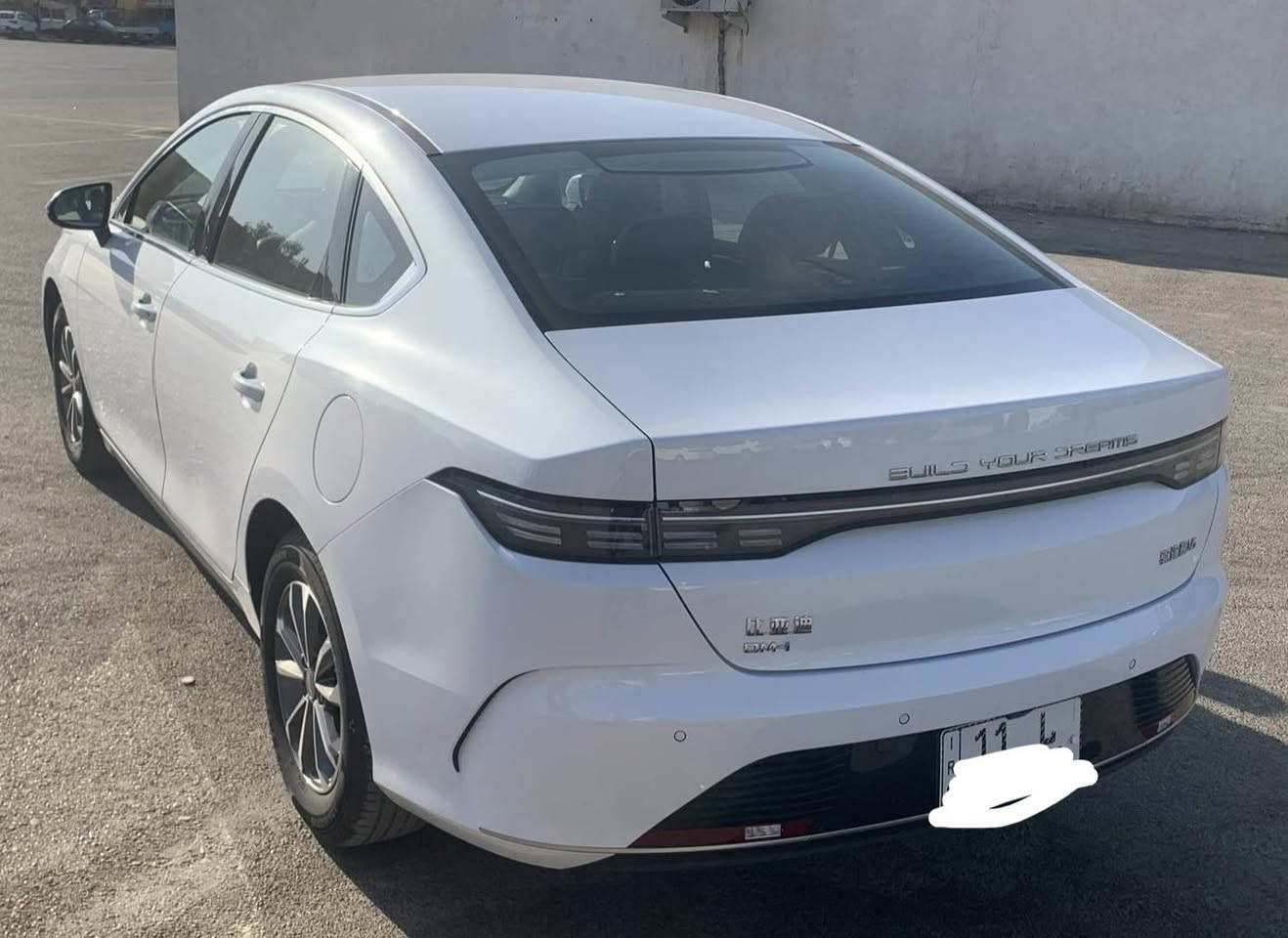 السلام عليكم للبيع سيارةBYD Qin Plusزيروو موديل2025 محركها DM-iالهجين(هايبرد شحن ذاتي +بانزين) السيارة ماشيه خمستالاف 5947                حالة البدي بكل امانه (لإبراء الذمه وثقة المشتري) السيارة تعرضت لحادث وبدلت بنيد +جاملغ+دعاميه                 اصليات بدون صبغ بنفس لون السياره وصور الحادث ويا المنشور موجوده. (الشاصي والايرباغات واللغد والرادارات والتبريد 100%) شرط بيناتنه فحص السونار               السيارة فول مواصفات والملحقات:(بصمة +كارت الذكي NFCاذا ضيعت البصمة + شاحنة الأصلية مالتها).                السيارة جاهزه وشوكت متريد نطلع نحولها بأي يوم يعجبك.                     السعر17و300  رقمها بغداد وبيها مجال قليل.                                          المكان/بغداد العامرية.                الرقم/*********** بدون مراوس فقط بيع نقد
