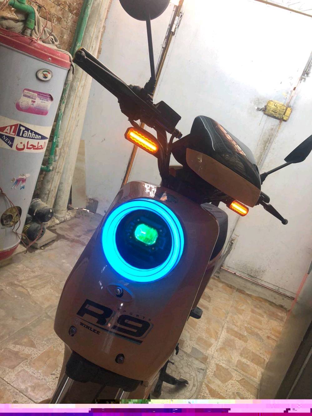 دراجه شحن R9 2026 فول مواصفات بيها نضام بگ وناض وقوف P وشاشه بيخا توضحلك العطل والشحنه 5 بطاريات كل بطارية 32 A ملفها 1200