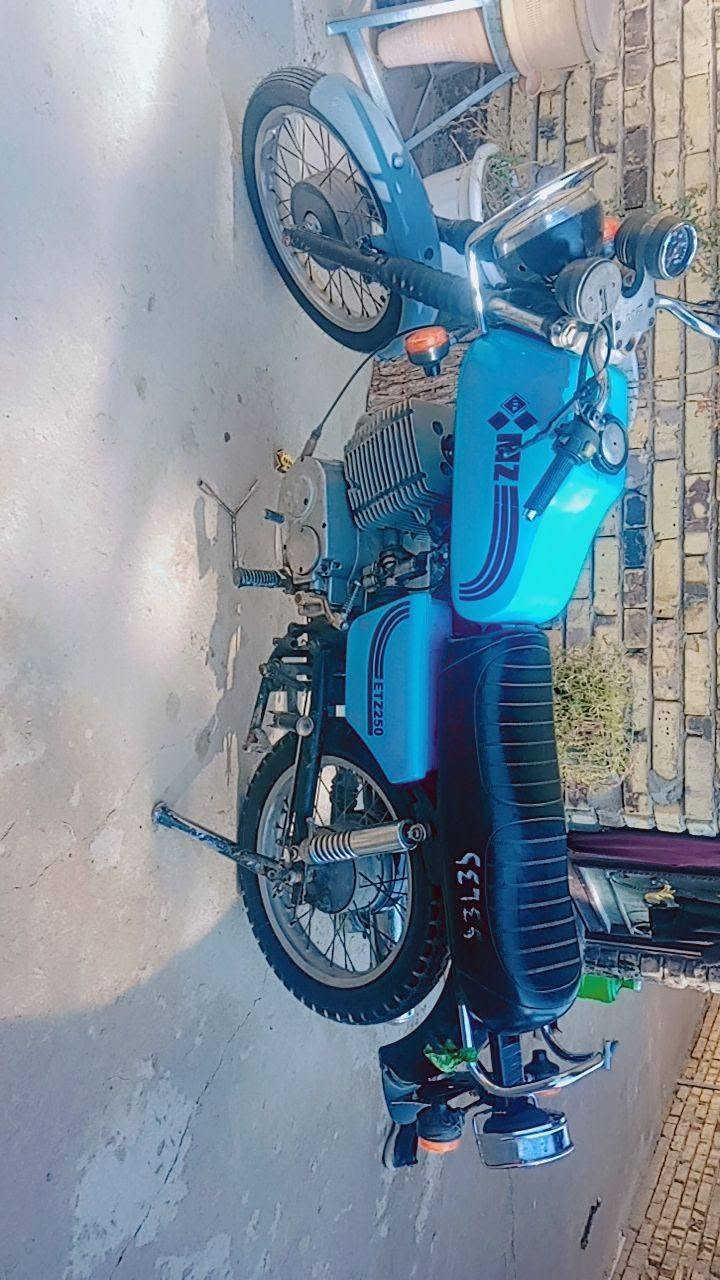 السلام عليكم دراجه  mz 82البيع برغي ما ناقص رايده مليون 400 رقم  وسنويه  بدون راعي  بيه مكاتبه  بسمي  مكان الدراجه نجف   رقم ***********
