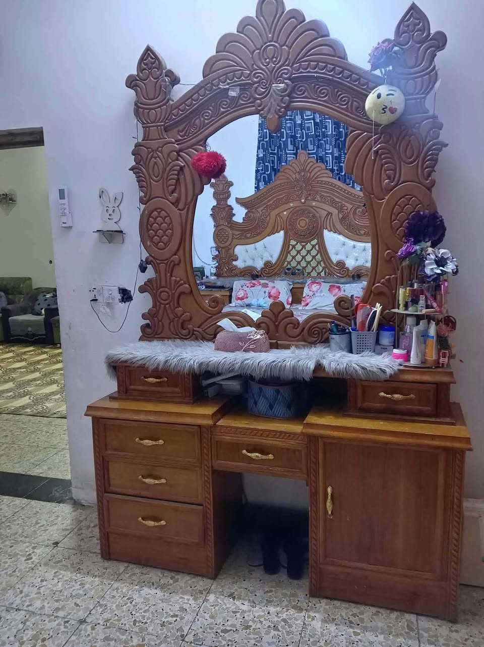 السلام عليكم غرفه اخشاب للبيع كامله نظيفه استعمال قليل خشب عراقي نظيف صاج سعرها 950 وبيها مجال للشراي مكان الغرفه جسر ديالى القديم للاتصال ***********
