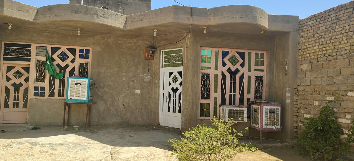 سلام عليكم عندي بيت سكن في حي الجهاد نهاية شارع السوك المسكف شارع بيت هلال مساحة البيت 280 م طابق واحد الي يحب يشتري ايراسلني او ايخابرني على هذا الرقم ***********
