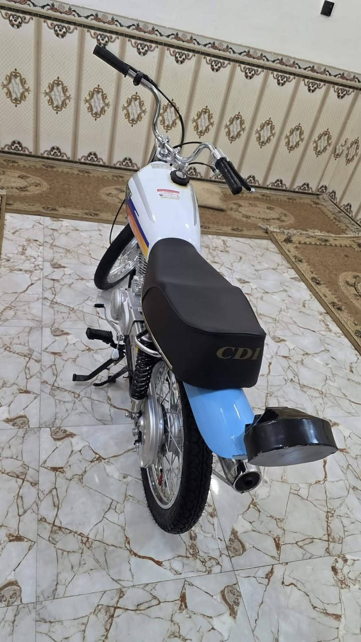السلام عليكم شباب دراجه للبيع مديل 23 تعمير كله 26 صارلي 25يوم من معمرها والسعر 900 قفل قفل والمو شراي لا يراسلني ابد وما موجود علا الفيس وكيلها ب الحله نوع الدراجه نامه اصل وهذه الرقم ***********
