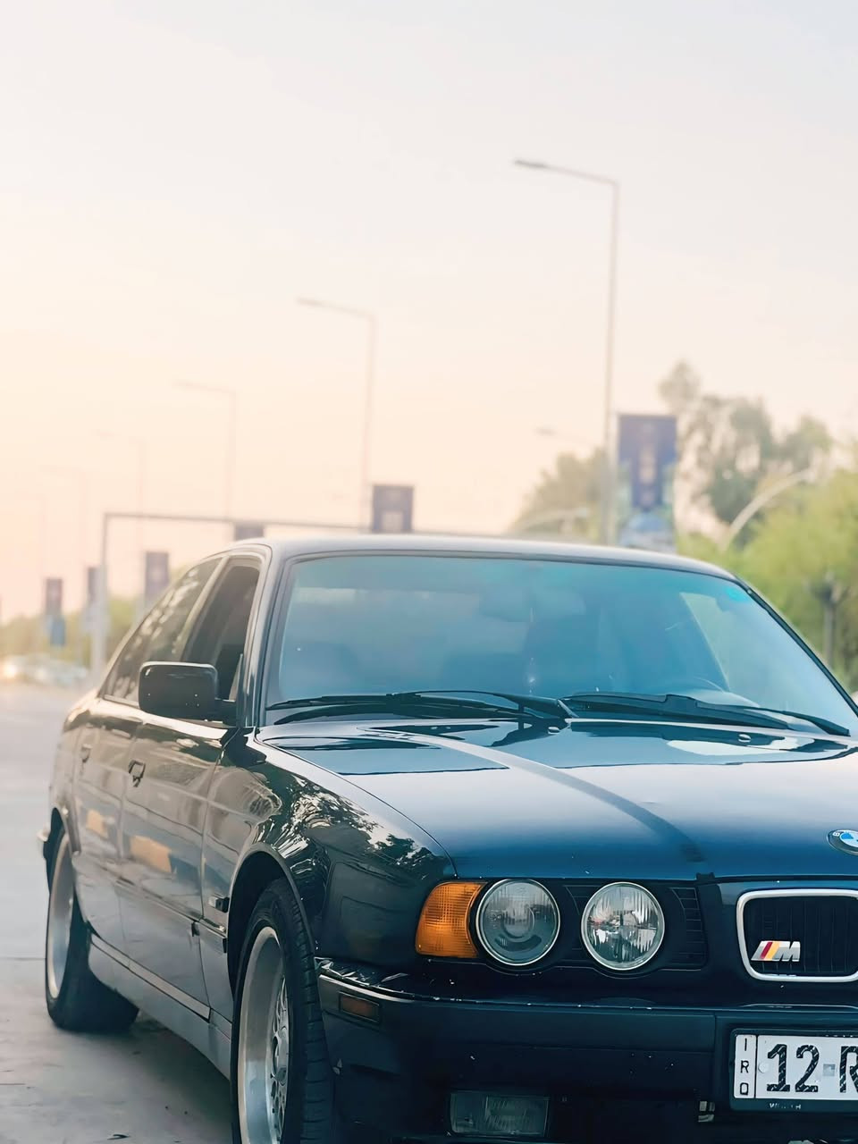 السلام عليكم والرحمة
بيئم دبليو BMW. 540. V8اصل بليته وسنويه   موديل 1994

اللون اسود كحلي 

مكينه وكير شرط ترايك 260 وين ماتريد 

صبغ الجاملغ الخلفي فقط 

اعلى فئه فول فول مواصفات

 كشنات جلد كهربائية 

الجامات تنسد مع القفل 

باگ فاير 

دبل يربگ دبل جگمجة 

منضومه تبريد جديده يعني ثلج 🥶

سلايت روف ثلث حركات 

ويل 17 خلية  السيارة احلى من الصور وجاهزة السعر 77 وبي مجال 

*********** وتساب
