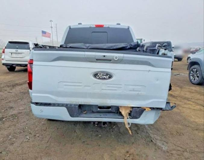 السلام عليكم فورد F-150 2025 هايبرد أبيع على حادثها موجوده في بغداد تترقم أربيل باب خلفي موجود وياها ماشيه 16 الف السعر 298$ و بيها مجال ***********
