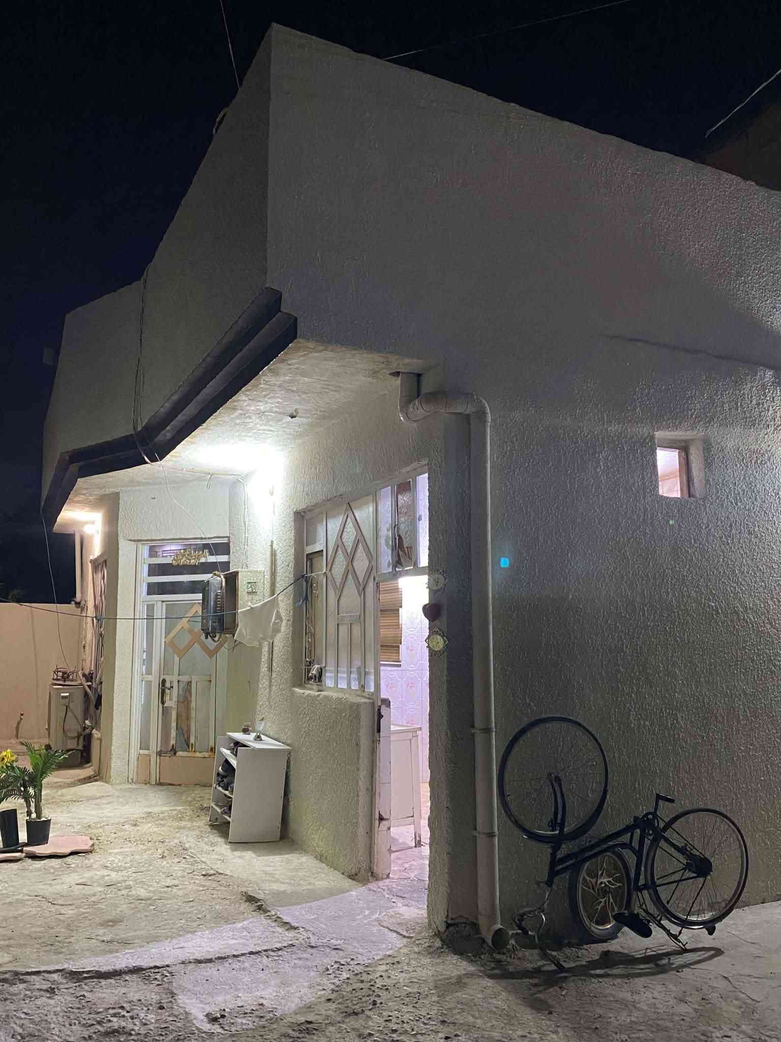 اسلام عليكم بيت للبيع المساحه 306 الكرغوليه صاير بلوسط قريب عله مدرست المسار وقريب عله جامع الامام علي مستعجل عله بيعته مبني نص كراج واتساب ***********
