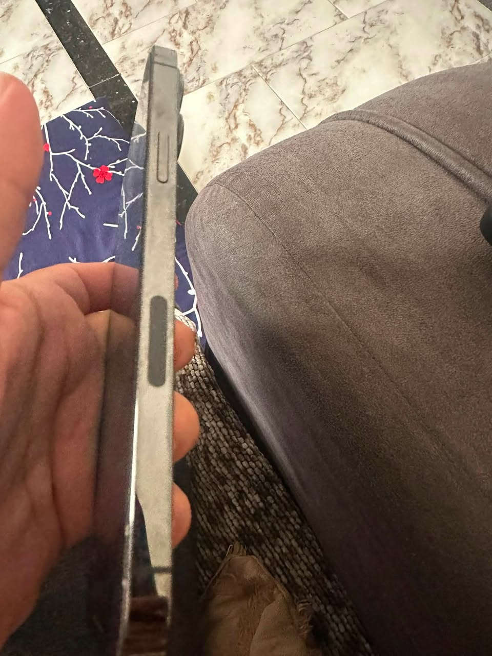 السلام عليكم 13 برو ماكس للبيع ممبدل شي  نموذج m بطاريه 81 عله وضع الشركه  للتصال ***********
