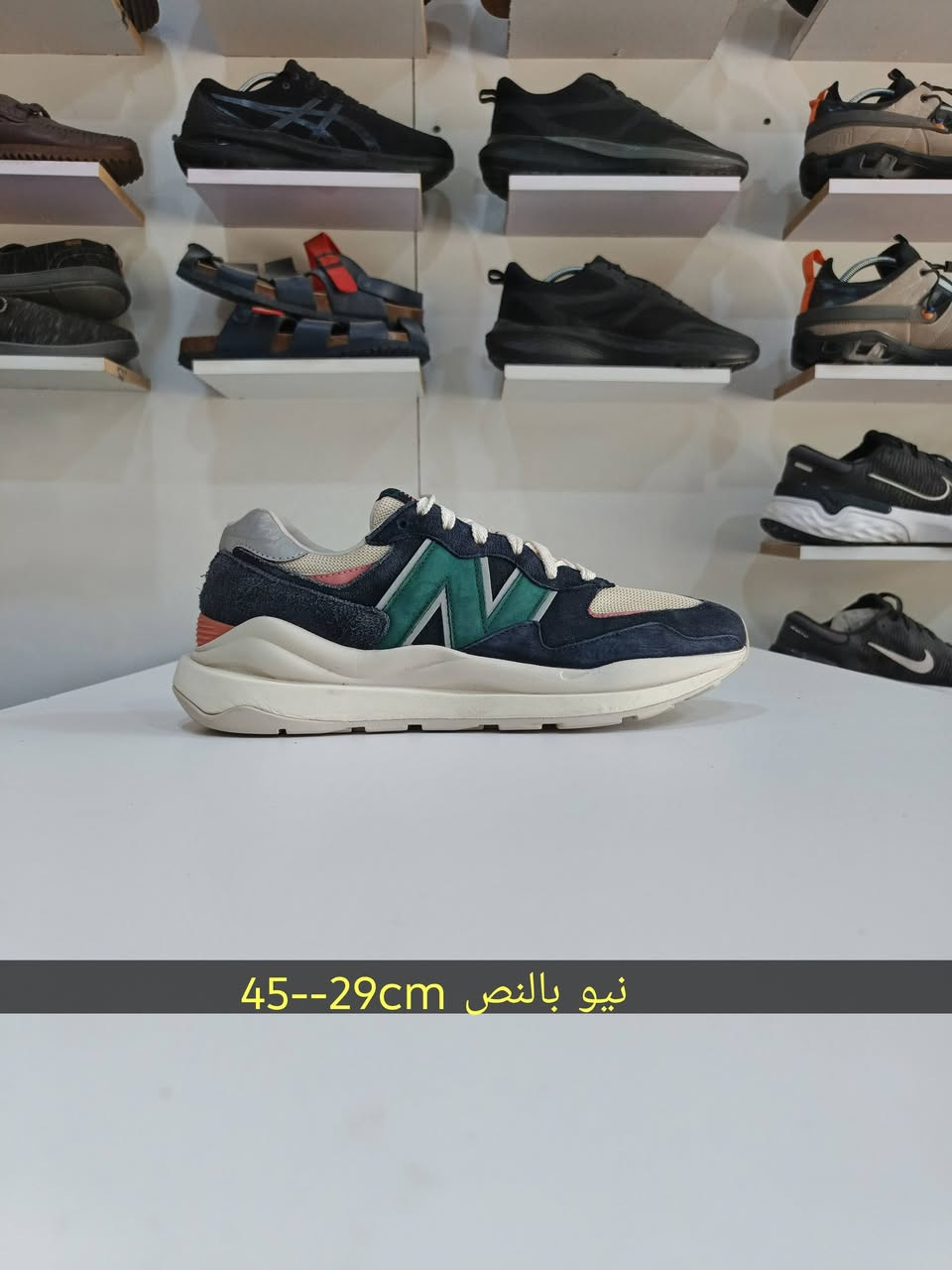 ▪️قطع اصليه  ماركات عالميه 
▪️قياسات داخل الصور 

☎ واتساب ***********☎
🚗 توصيل كافة محافظات العراق 🚗

نص مكتوب في الصور:
- لنج 28cm--44
- 44.5--28.5cm SAS منشأ امريكا
- سكجر 26cm--42
- نيو بالنس --29cm-- 45
- سكجر اير كولد 26cm--41
- ليفايز 29cm--45
- 43.5--28cm اديداس
- 43--27cm ERDEM منشأ البرتغال
- 42.5--27cm ادیداس