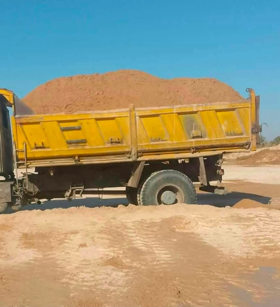 للبيع رمل مقسول السعر50واصل والحمل فول وشوف العين***********
