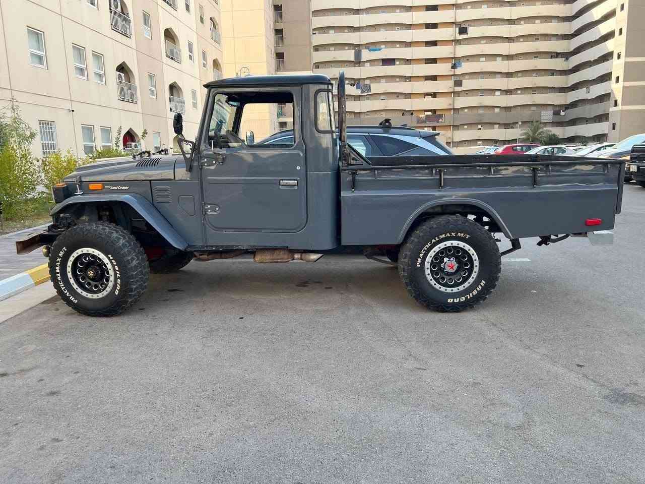 للبيع لاند كروز تويوتا موديل 1979 رقم ديالى السيارة كاملة وبيها نظام چوبلس صعود ونزول وهوك سحب سعرها 110 وبيها مجال للشراي 
مكاني مجمع بسماية السكني 
***********
*********** بغداد, العراق

