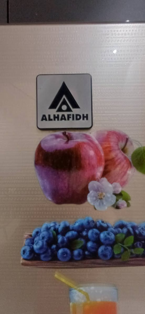 ثلاجه عمودية + مجمدة حجم كبير الحافظ نظيفة جدا وشغالة السعر ٦٠٠ ألف 
***********

