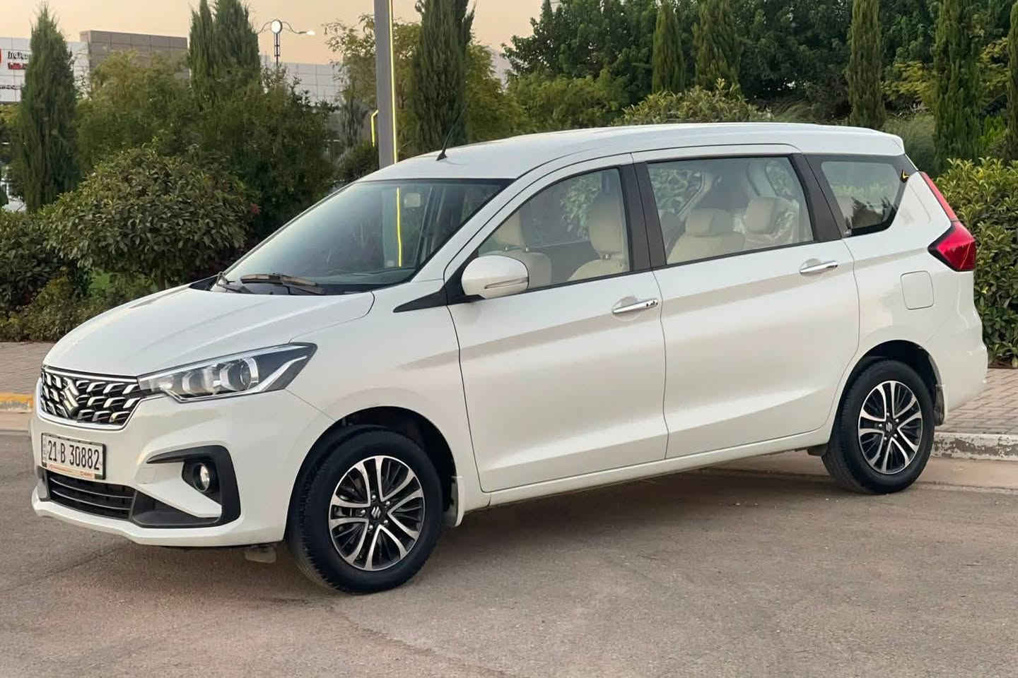 سوزوکی 2023 ضمان الشركة 31-8-2026
سوزوكي إيرتيجا ياباني 2023 (Suzuki Ertiga) فول مواصفات
✅ بصمة أبواب وتشغيل بصمة
✅ المسافة المقطوعة: 49 ألف كم (حقيقي)
✅ محدد سرعة (كروز)
✅ المحرك: 1.5 (4 سلندر) VVT - اقتصادي جداً
✅ ناقل الحركة: أوتوماتيك
✅ 3 صفوف مقاعد (7 راكب)
✅ تبريد مركزي، ديكور داخلي صاج (فورميكا)، كاميرا وحساسات (خلفية، يمين، يسار)، نظام مانع انزلاق
✅ السنوية مجددة لغاية 2029، والسيارة بشرط التحويل.
✅ البدي: تعديل بارد (PDR) في جاملغ السكن (جهة الراكب) مع قلم كاري بسيط فقط (بدون صبغ وبدون ضربة قوية).
✅ سيارة نظيفة جداً، حدادية ومحرك مكفولة (بدون أي أصوات أو طقطقة)، سيارة مال بيت ومكفولة.
💰 السعر: 133 ورقة ($13,300) - وبيها مجال بسيط
📍 الموقع: [السليمانية]
📞 رقم التواصل: *********** واتس اب
